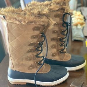 Tall duck boots. Navy blue and brown. Size 8